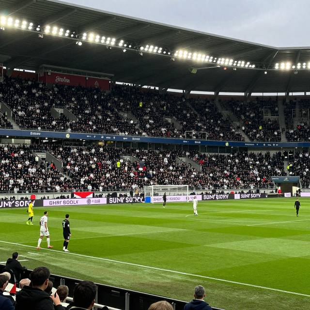 Augsburg: Câu Chuyện Vượt Khó Của Chú Lùn Bundesliga